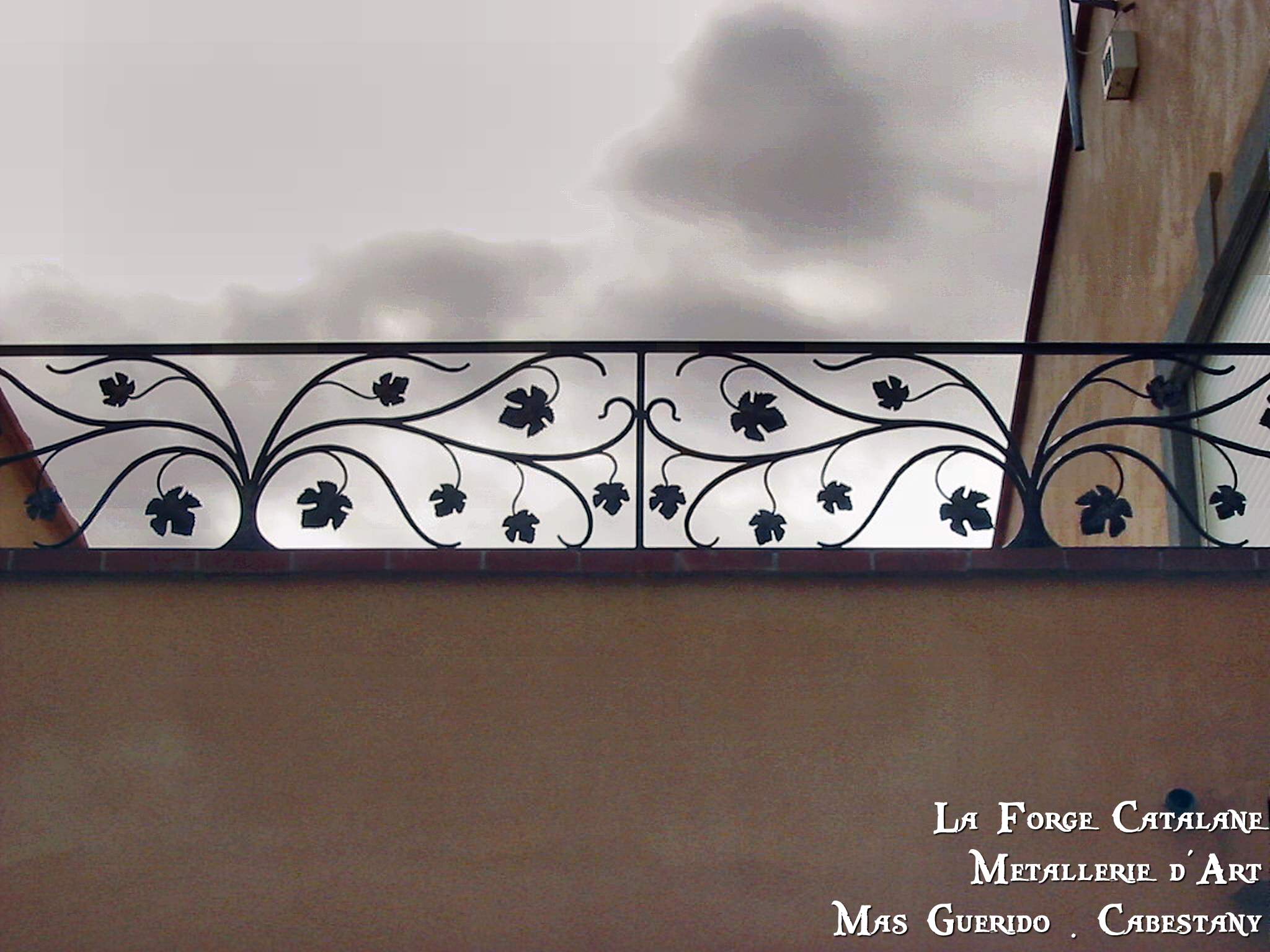 Garde corps travail forge vegetal vigne feuilles forge catalane.jpg